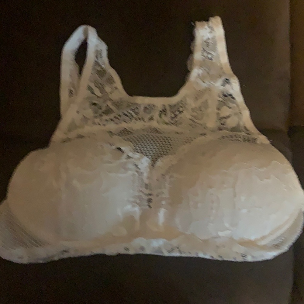 Very cute lacy brab